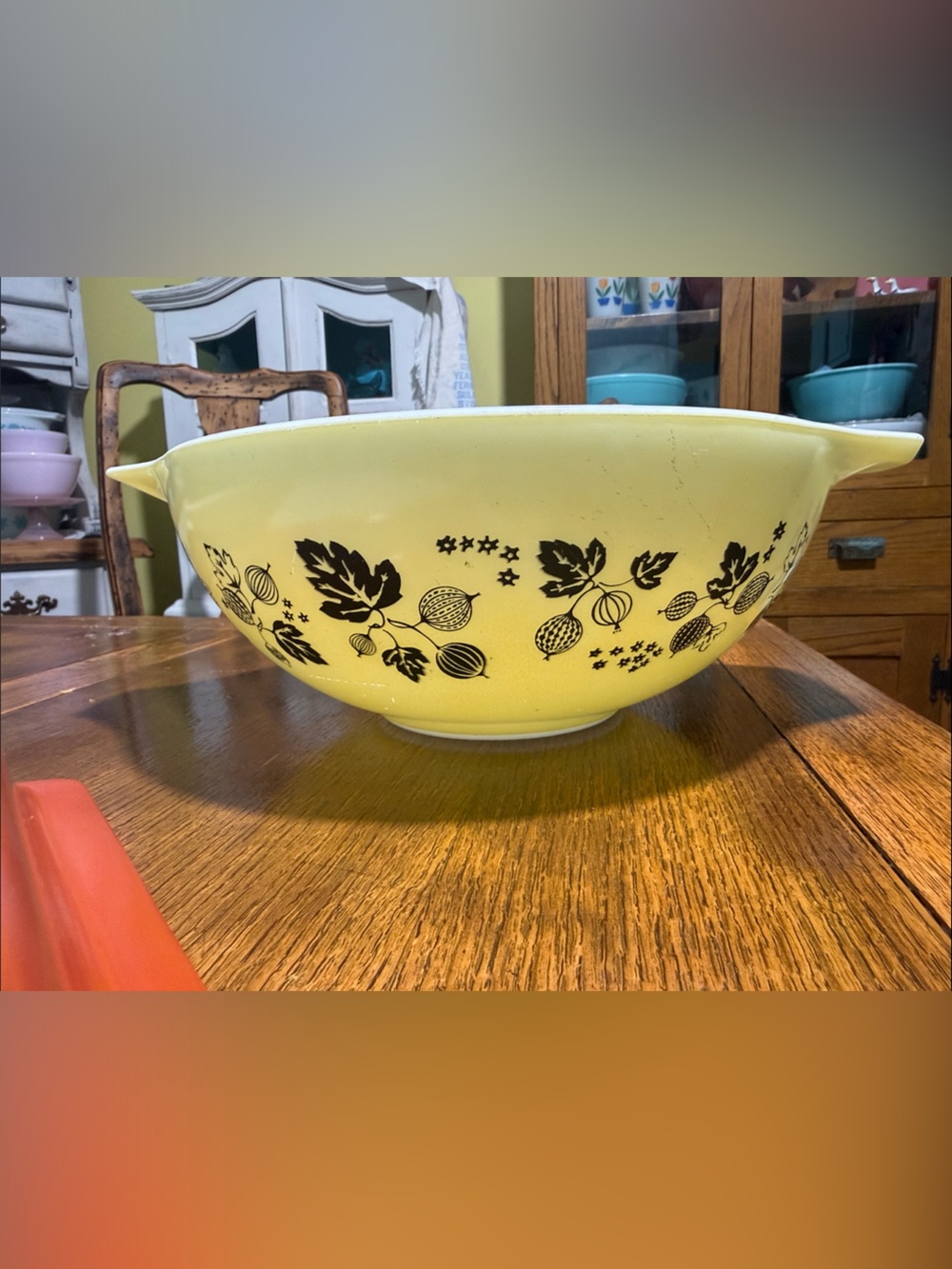 Vintage PYREX Yellow Gooseberry 444 Cinderella mixing bowl 4qt